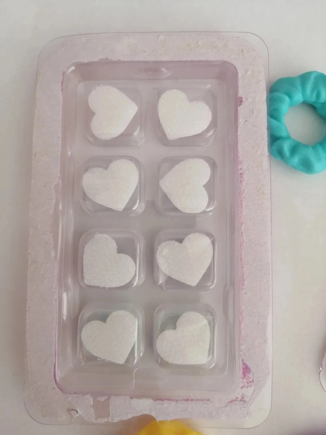 Barbie: accesorios para el cabello 'Totally Hair' 2022 (flores y corazones) – photo 3